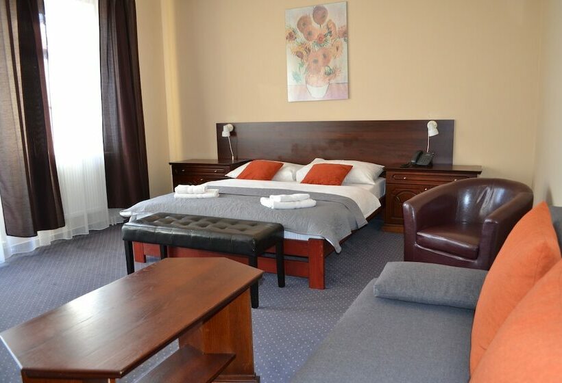 수피리어 스튜디오, Greenwood