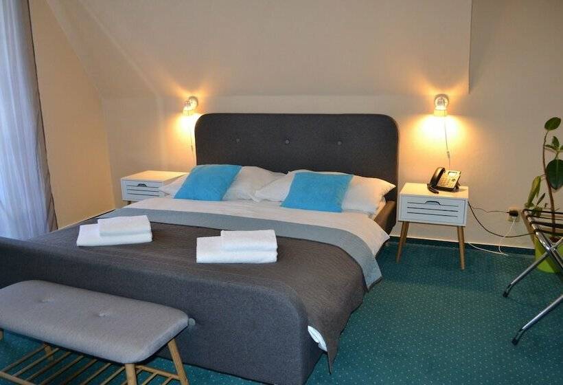 수피리어 스튜디오, Greenwood