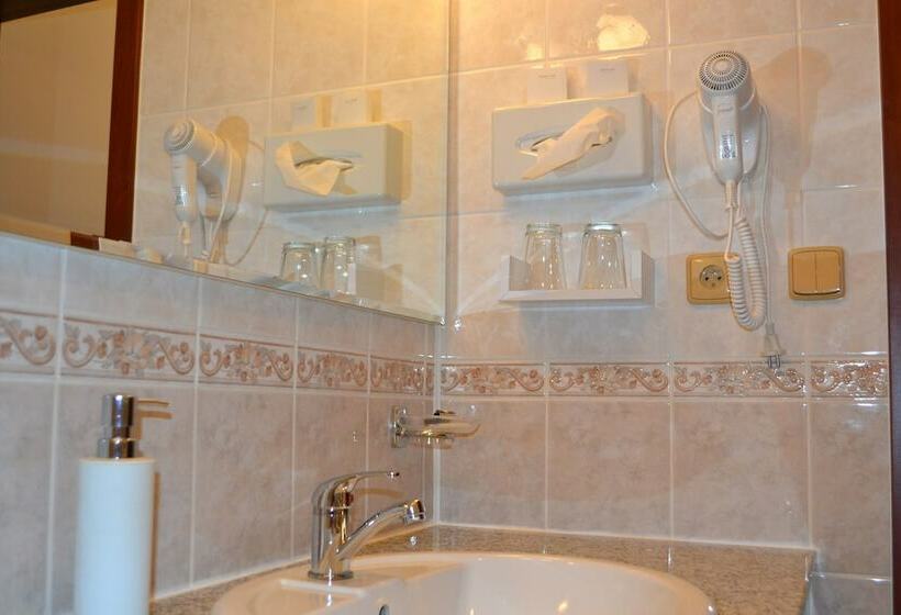 수피리어 스튜디오, Greenwood