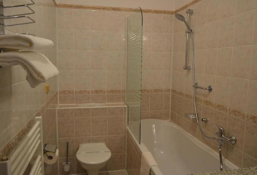 수피리어 스튜디오, Greenwood