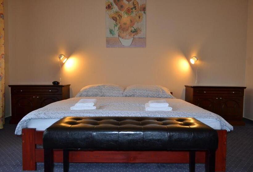 수피리어 스튜디오, Greenwood