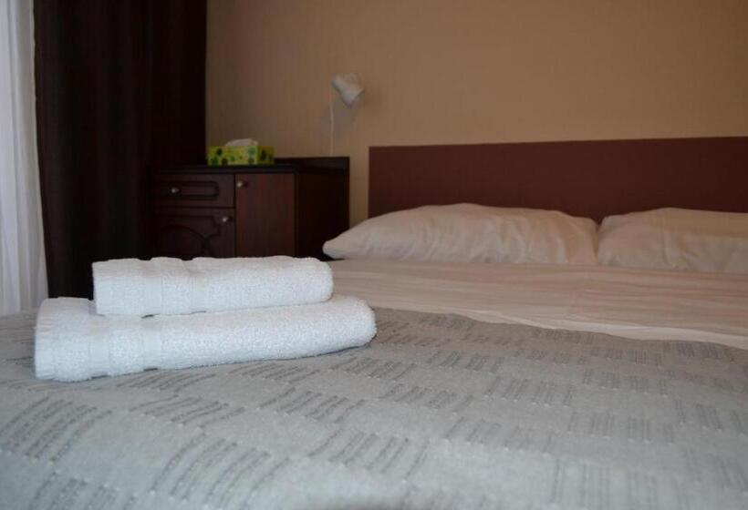 غرفة قياسية مزوَّدة بشُرفة, Greenwood