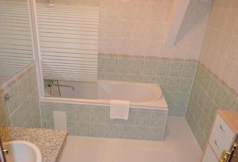 스탠다드 스튜디오 킹침대, Greenwood