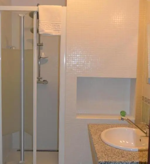 استودیو استاندارد با تخت کینگ, Greenwood