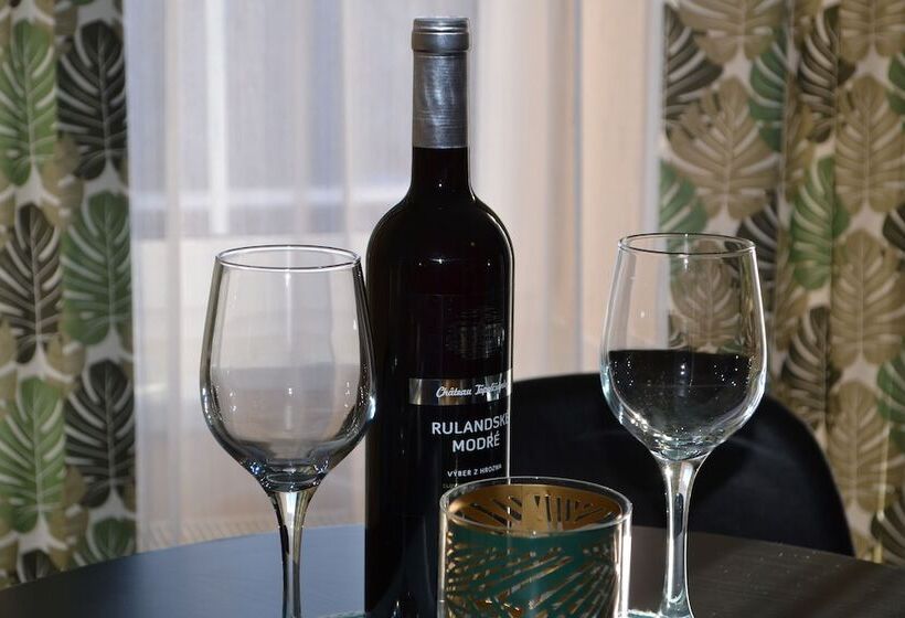 수피리어 스튜디오, Greenwood