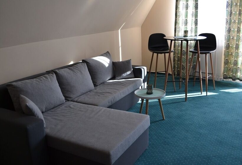 수피리어 스튜디오, Greenwood