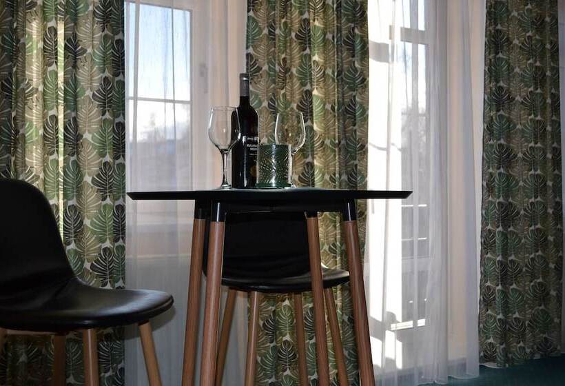 수피리어 스튜디오, Greenwood