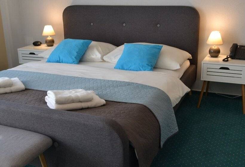 수피리어 스튜디오, Greenwood