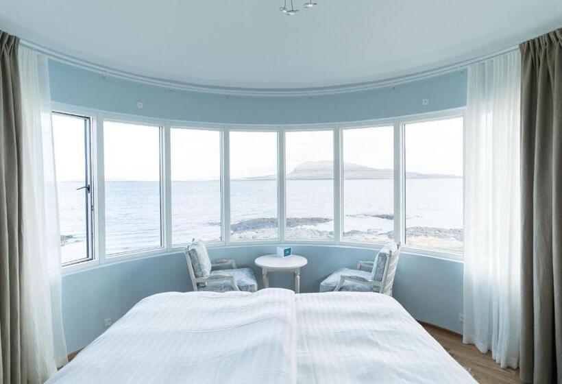 מיטת קינג בסוויטה, Havgrim Seaside Hotel 1948