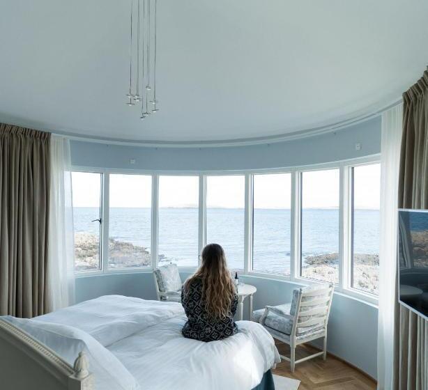 מיטת קינג בסוויטה, Havgrim Seaside Hotel 1948