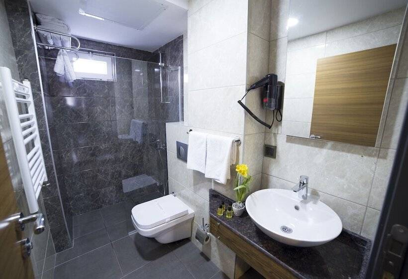 חדר סטנדרט לשלושה, Md Barbaros