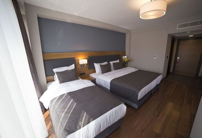 חדר סטנדרט לשלושה, Md Barbaros