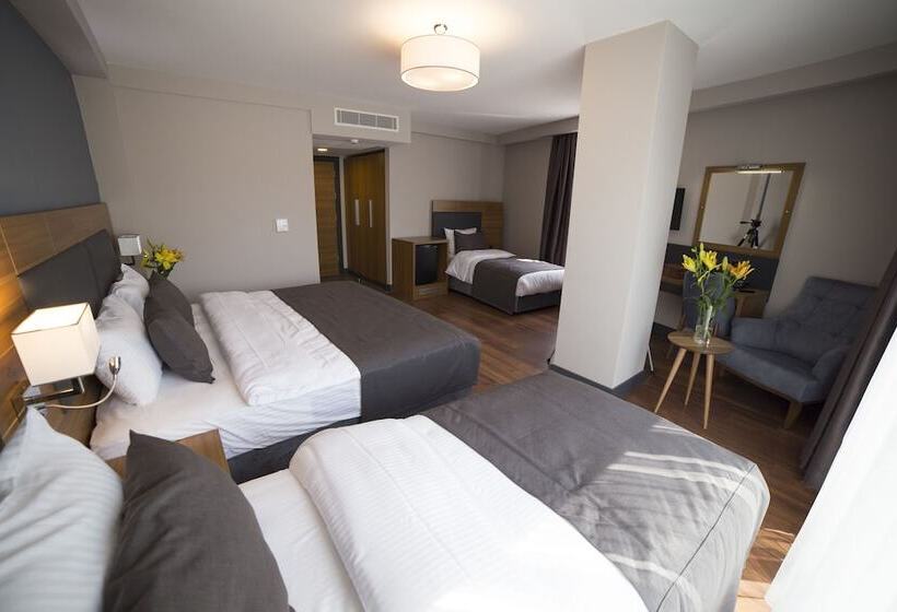 חדר סטנדרט לשלושה, Md Barbaros