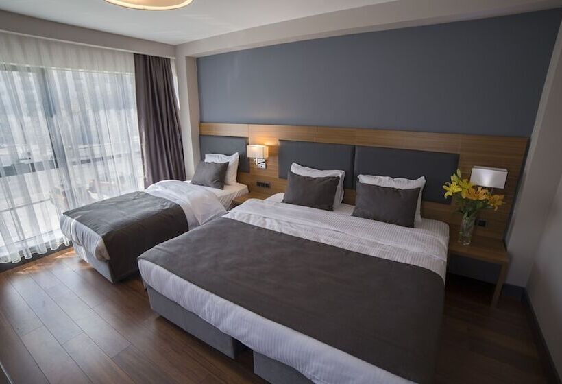 חדר סטנדרט לשלושה, Md Barbaros