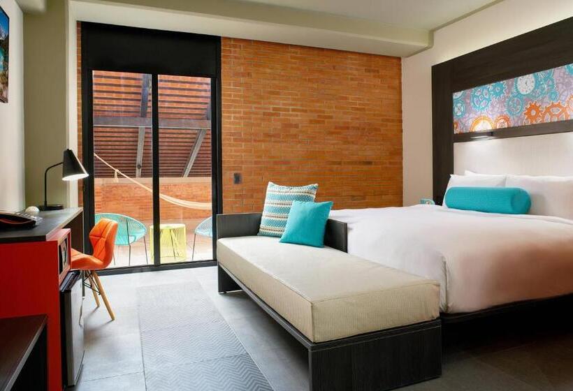 带大床的标准间, Aloft Celaya