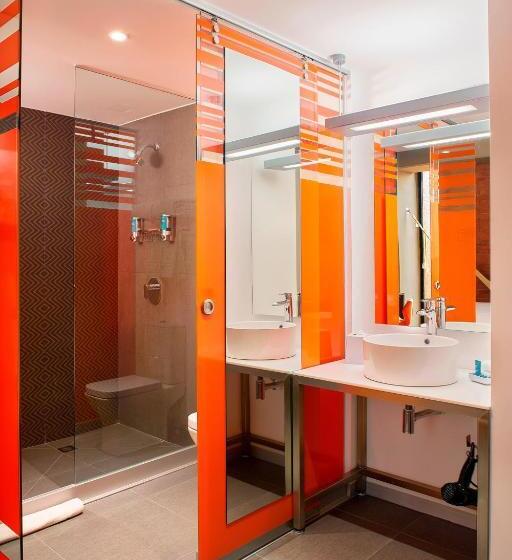 标准间, Aloft Celaya