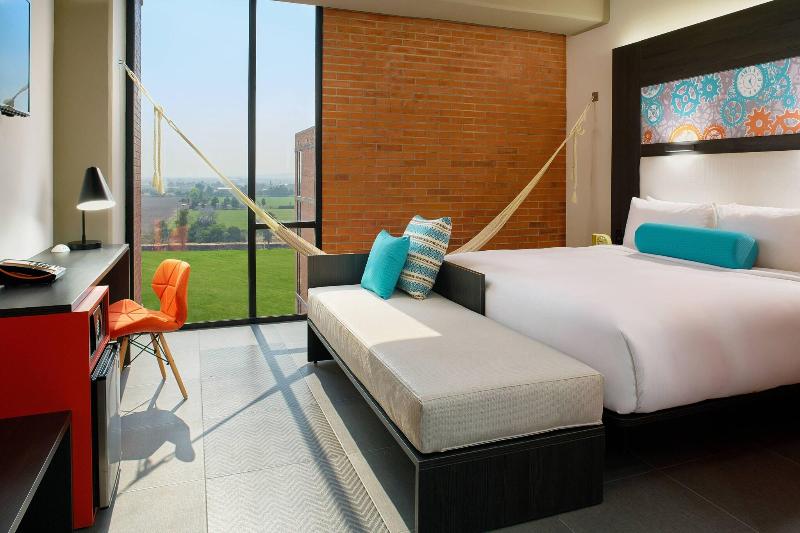 标准间, Aloft Celaya