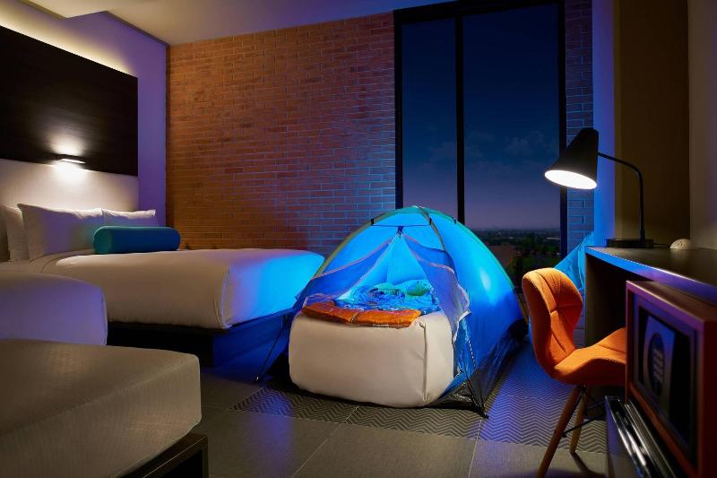 标准间, Aloft Celaya