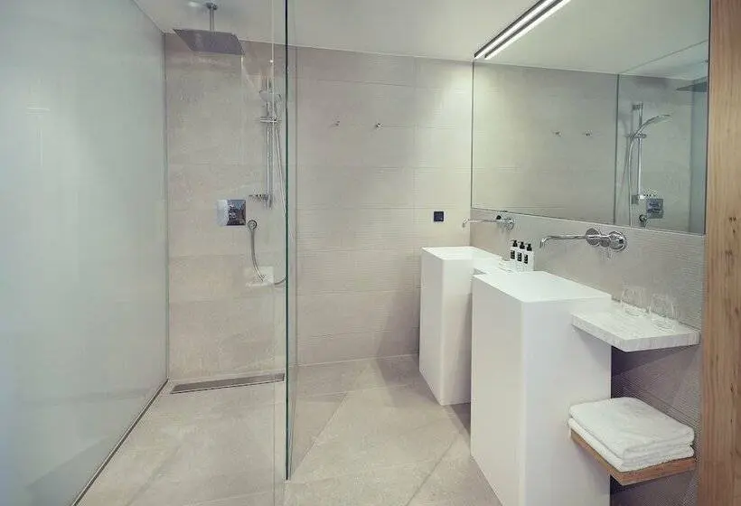 Superior Room, Jakarta Amsterdam