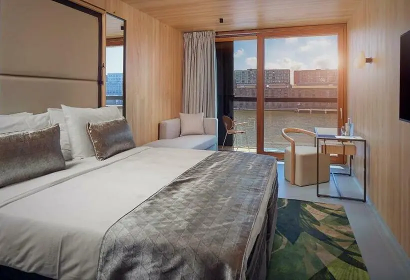 Superior Room with Balcony, Jakarta Amsterdam