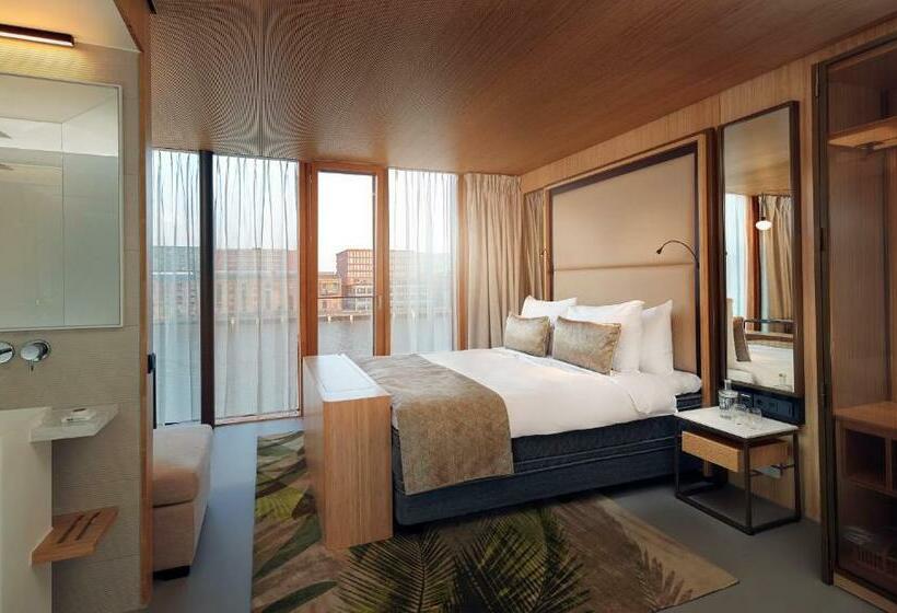 جناح جونيور, Jakarta Amsterdam