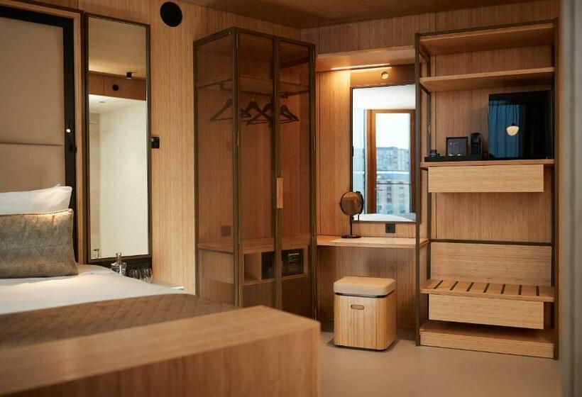 جناح جونيور, Jakarta Amsterdam