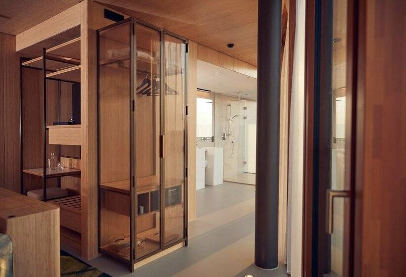 جناح جونيور, Jakarta Amsterdam