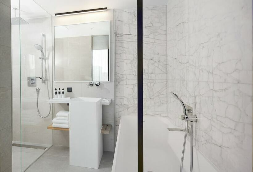 جناح جونيور, Jakarta Amsterdam