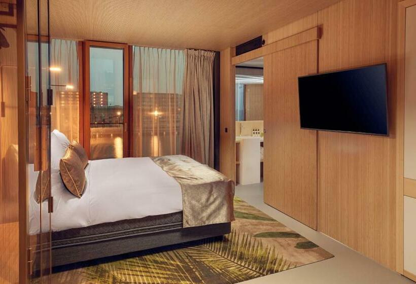 جناح, Jakarta Amsterdam