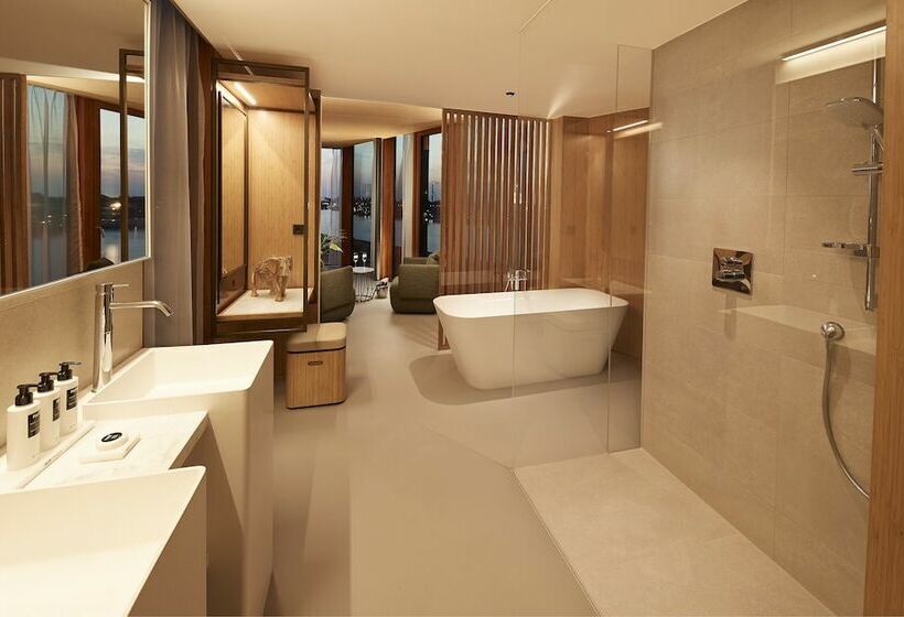 جناح, Jakarta Amsterdam