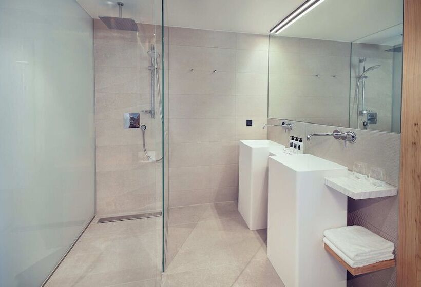 Superior Room, Jakarta Amsterdam