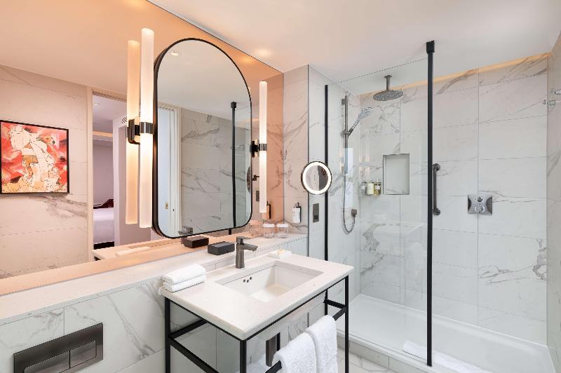 جناح, Jakarta Amsterdam