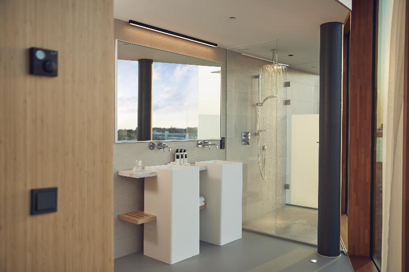 جناح جونيور, Jakarta Amsterdam