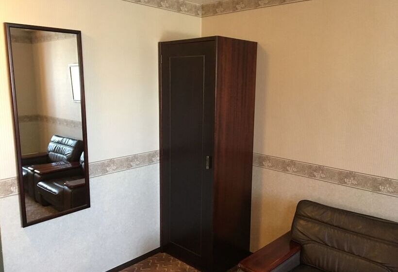 豪华三人间, Kurume Station