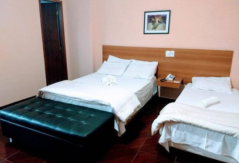 Quarto Triplo Estandar, Max Mazza