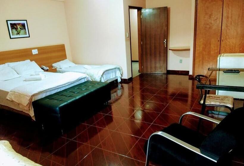 Quarto Triplo Estandar, Max Mazza