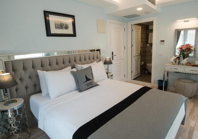 Superior Room, Primero