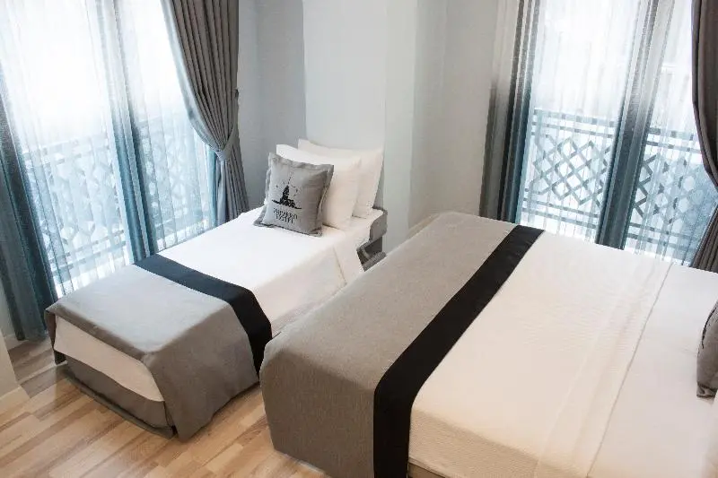 Superior Triple Room, Primero