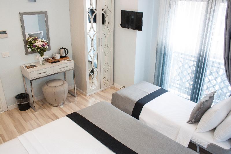 Superior Triple Room, Primero