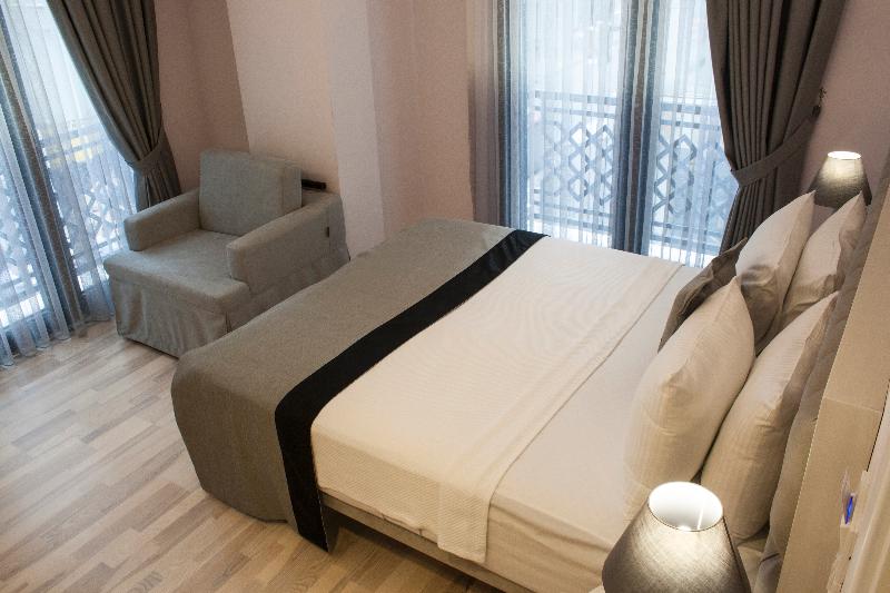 Superior Triple Room, Primero