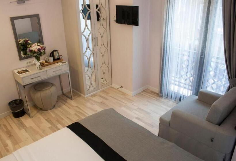 Superior Triple Room, Primero