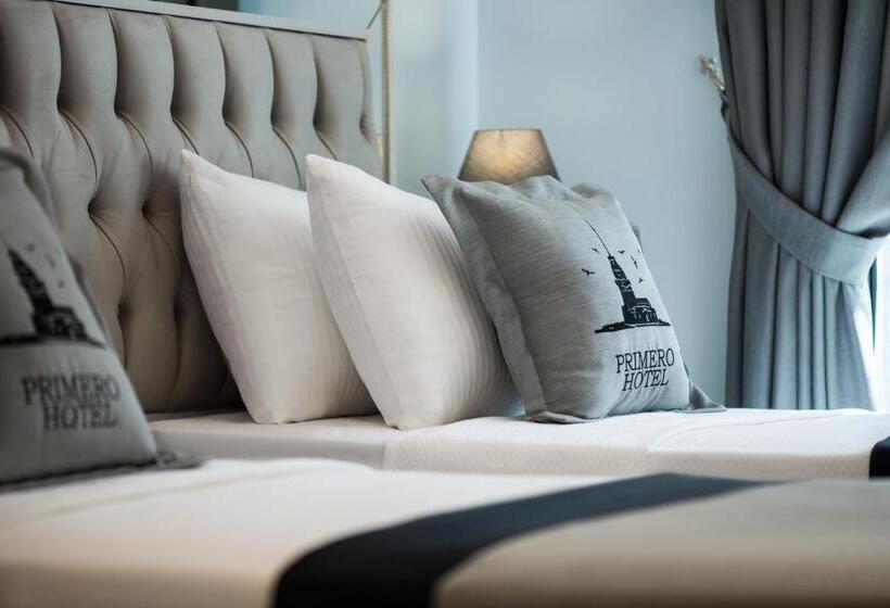 Standard Quadruple Room, Primero