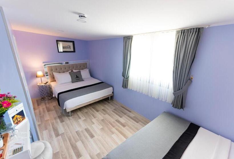 Standard Quadruple Room, Primero