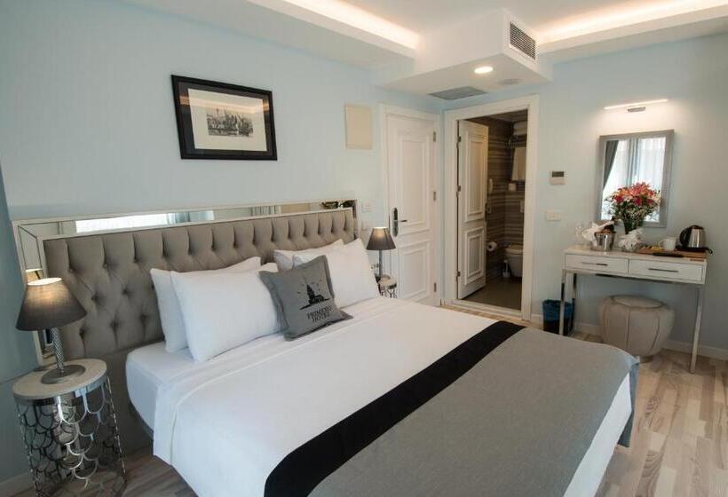 Superior Room, Primero