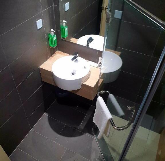 חדר דחוקס עם מיטת קינג, Qlio