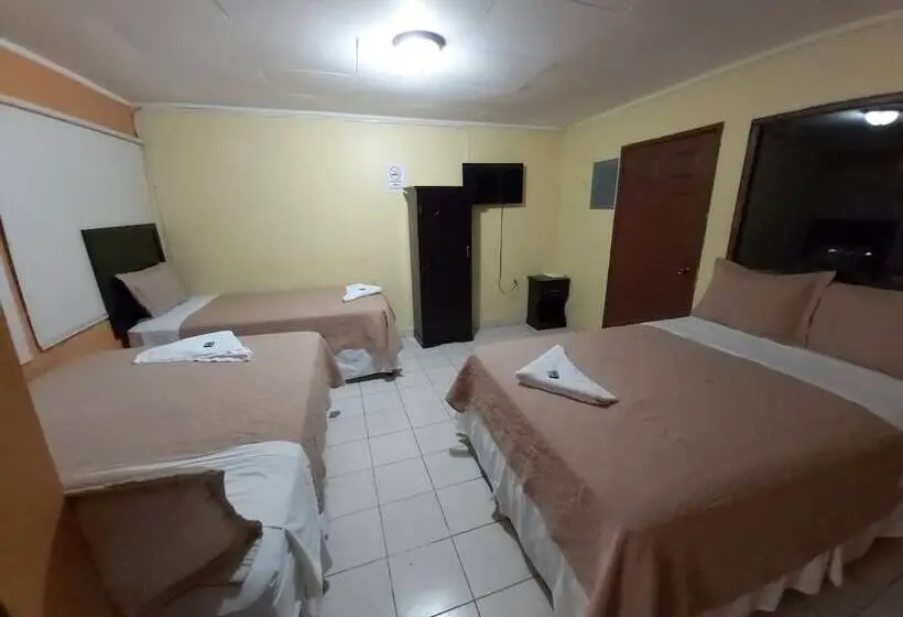 اتاق استاندارد سه نفره, Mados Hotel Aterrizaje