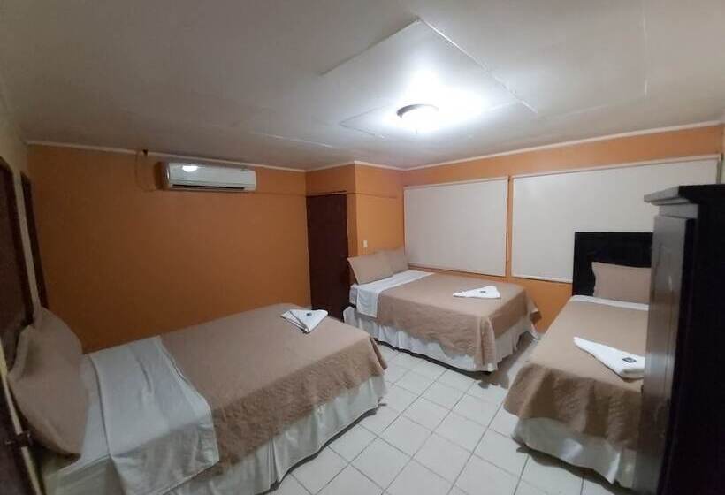 اتاق استاندارد سه نفره, Mados Hotel Aterrizaje