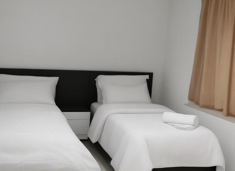 غرفة قياسية ثلاثية, Vila Ama Kruje