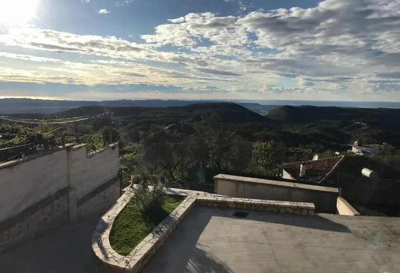 اتاق استاندارد سه نفره, Vila Ama Kruje