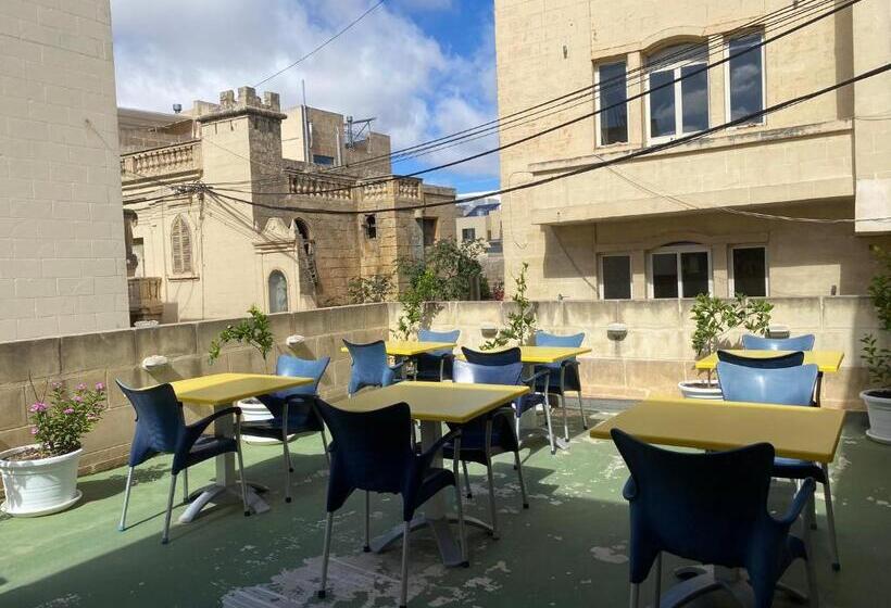 اتاق لوکس خانوادگی, Xemx